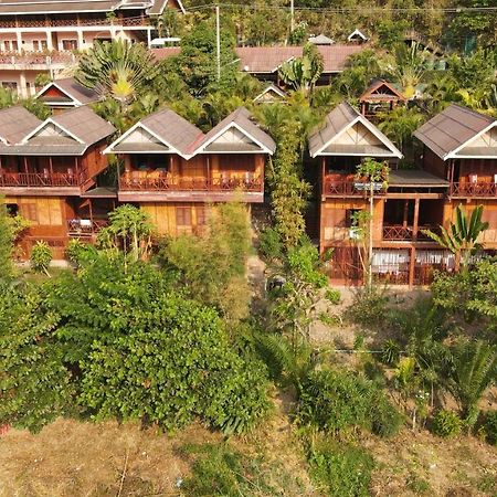 Mekong Riverside Lodge Muang Pakbèng Екстериор снимка