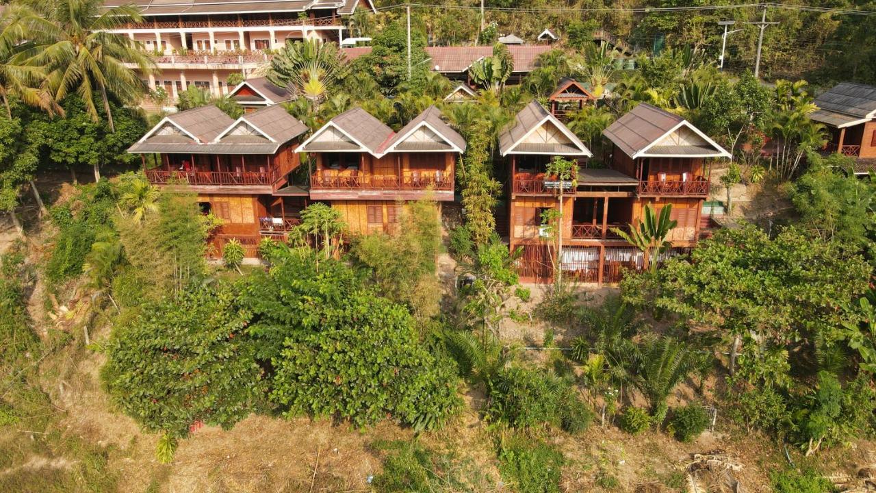 Mekong Riverside Lodge Muang Pakbèng Екстериор снимка