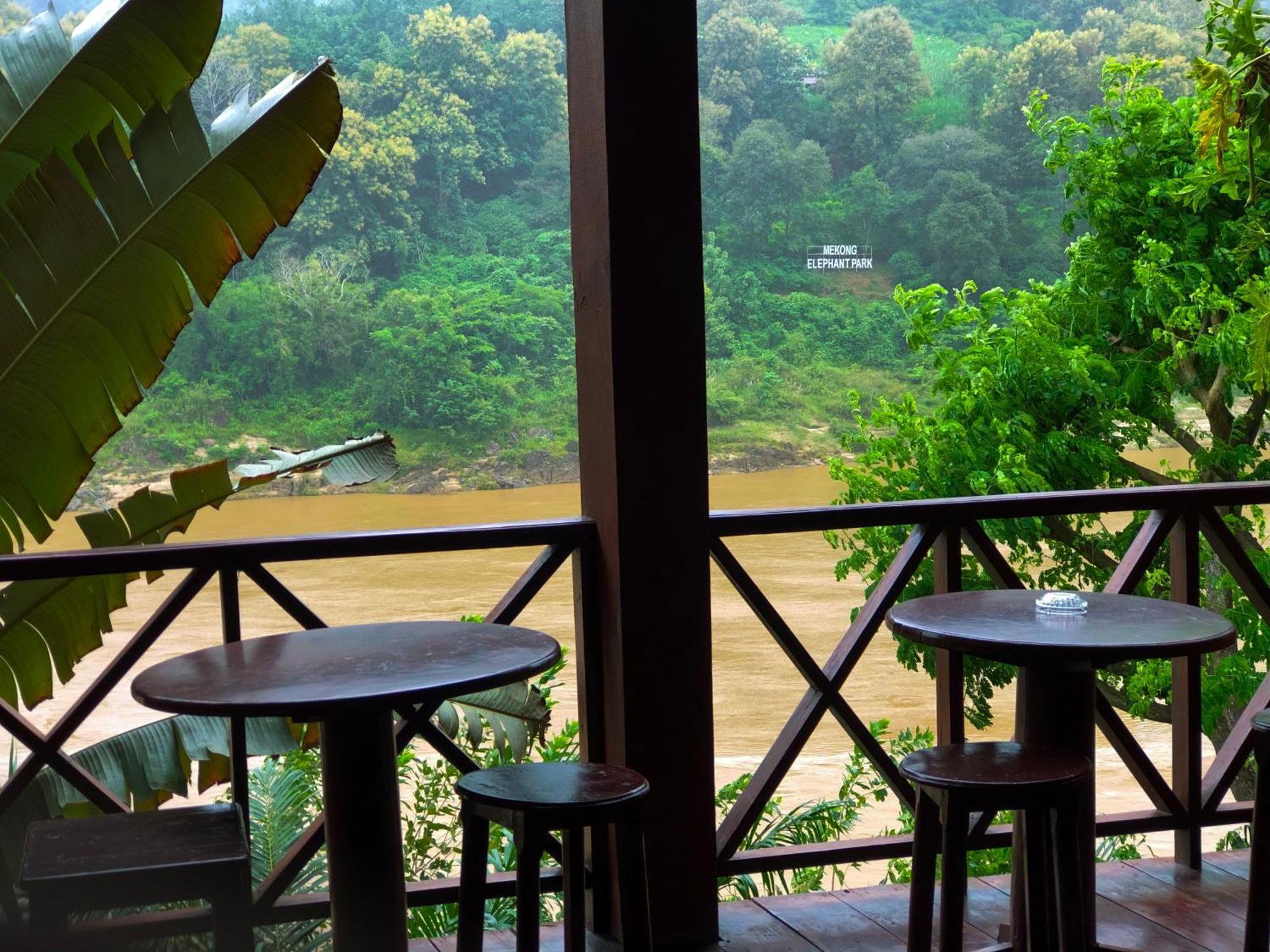 Mekong Riverside Lodge Muang Pakbèng Екстериор снимка
