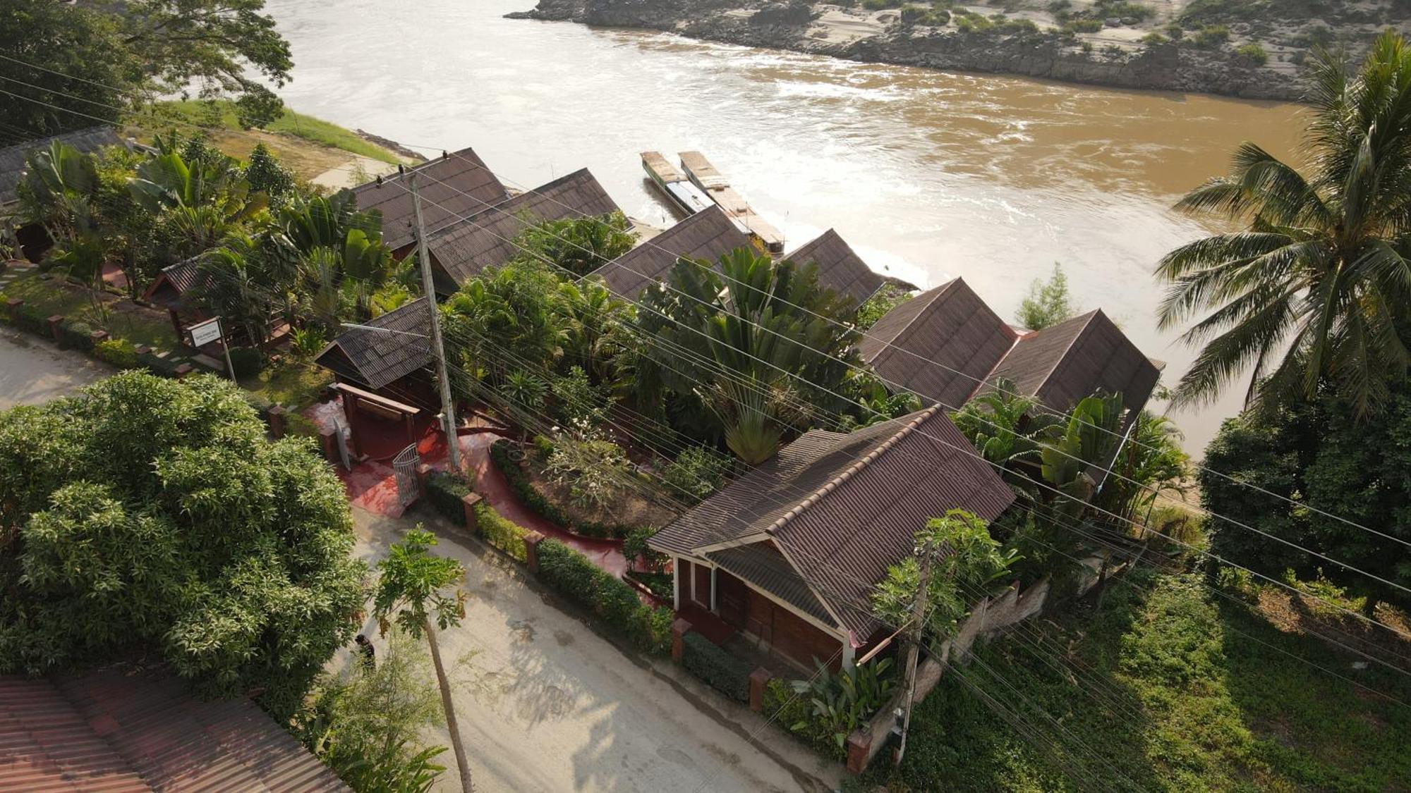 Mekong Riverside Lodge Muang Pakbèng Екстериор снимка