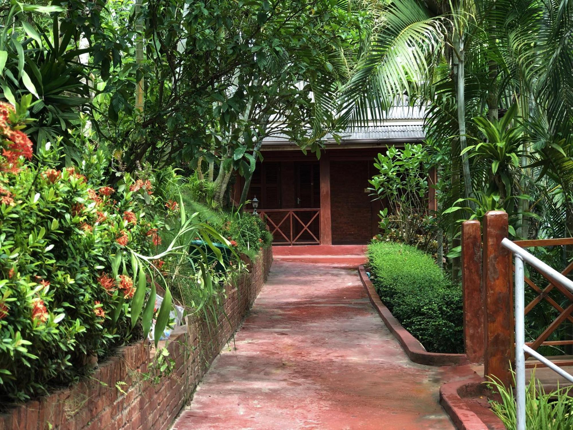 Mekong Riverside Lodge Muang Pakbèng Екстериор снимка