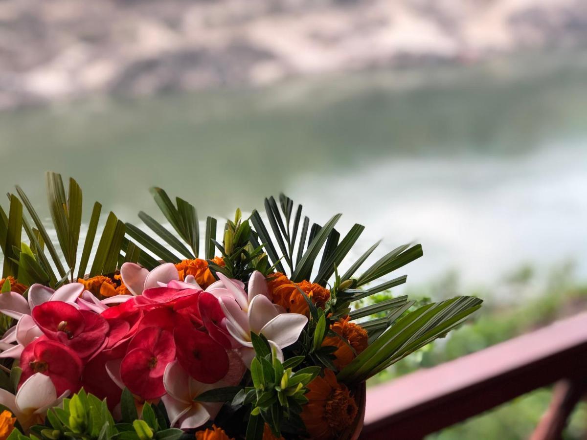 Mekong Riverside Lodge Muang Pakbèng Екстериор снимка